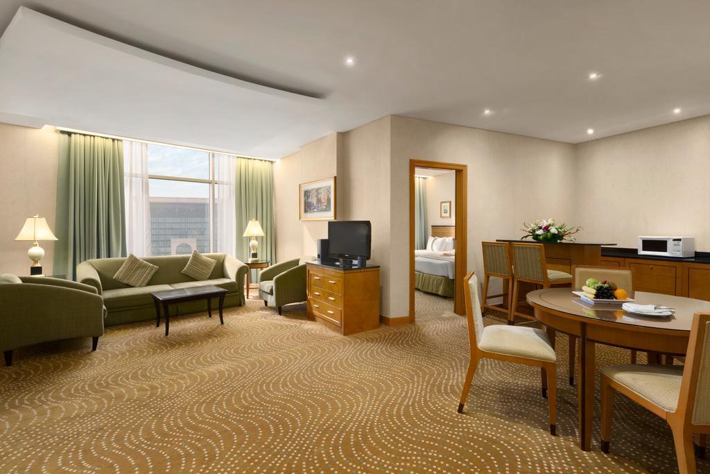 รามาดา บาย วินด์แฮม อัลโคบาร์ คิงอับดุลลาห์สตรีท Hotel อัลโคห์บาร์ ภายนอก รูปภาพ