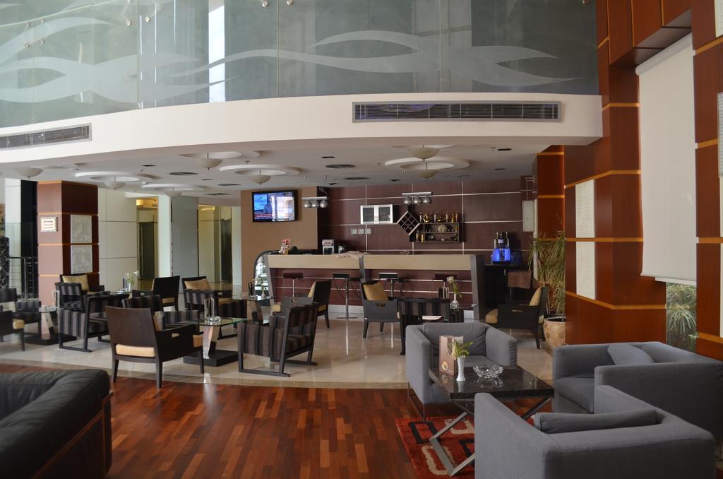 รามาดา บาย วินด์แฮม อัลโคบาร์ คิงอับดุลลาห์สตรีท Hotel อัลโคห์บาร์ ภายนอก รูปภาพ
