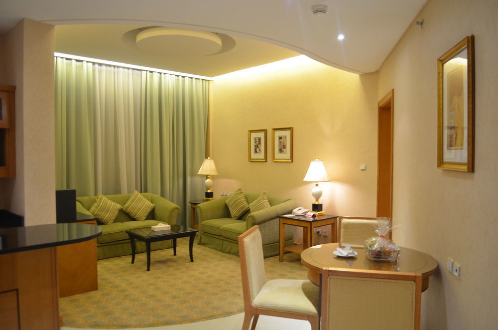 รามาดา บาย วินด์แฮม อัลโคบาร์ คิงอับดุลลาห์สตรีท Hotel อัลโคห์บาร์ ภายนอก รูปภาพ