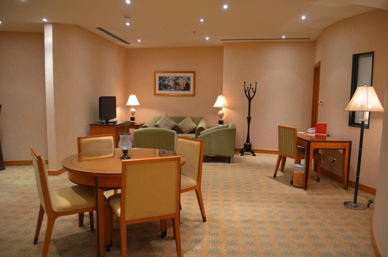 รามาดา บาย วินด์แฮม อัลโคบาร์ คิงอับดุลลาห์สตรีท Hotel อัลโคห์บาร์ ภายนอก รูปภาพ