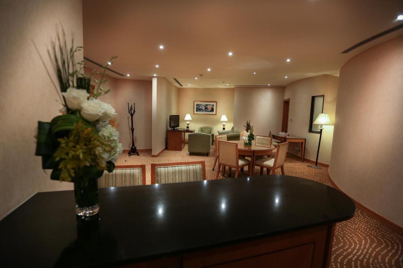 รามาดา บาย วินด์แฮม อัลโคบาร์ คิงอับดุลลาห์สตรีท Hotel อัลโคห์บาร์ ภายนอก รูปภาพ
